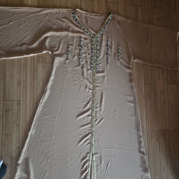 Elegant Tan Maxi Kaftan Dress with Green Embellishments - Picture 4 of 7